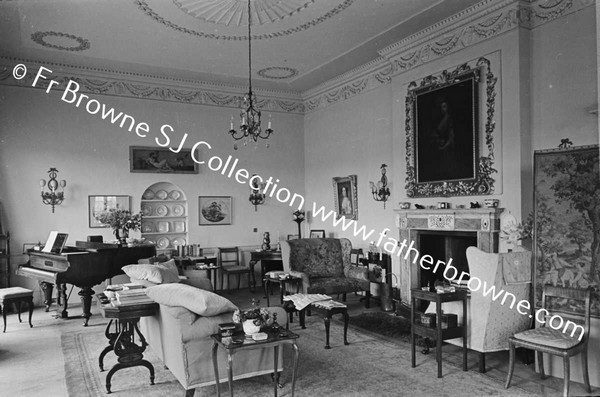 GLIN CASTLE  DRAWING ROOM